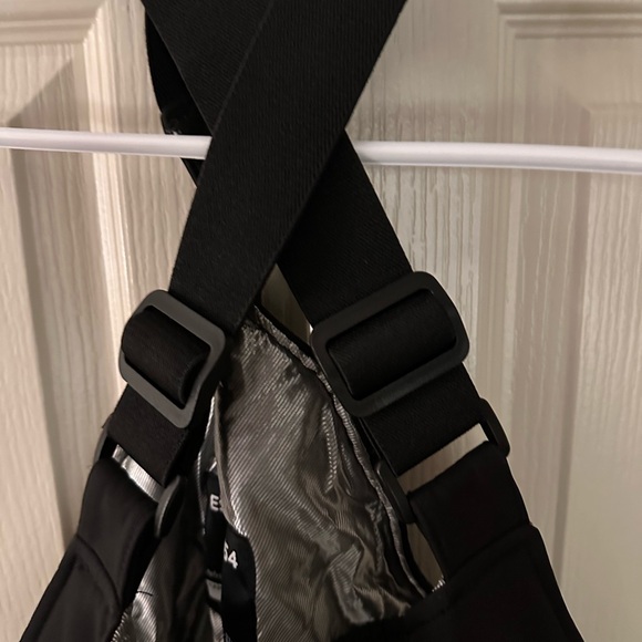 Refrigewear coveralls in excellent condition. Size 3XL with zip front/zip leg - Picture 7 of 7